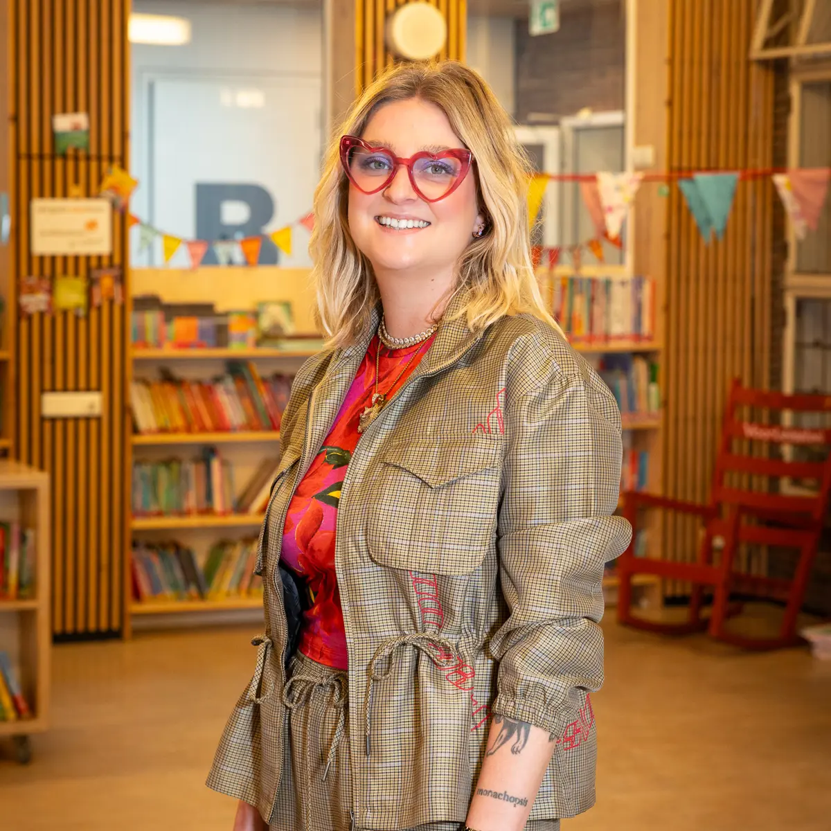 2026 02 Demi H9A0302 Creative Desk